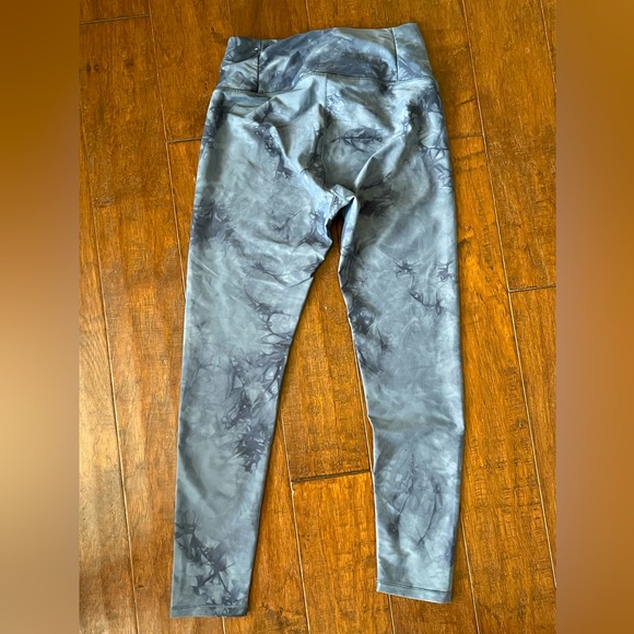 CALIA Women's Energize 7/8 Legging Size: Small color: Navy Tie Dye - Picture 3 of 5